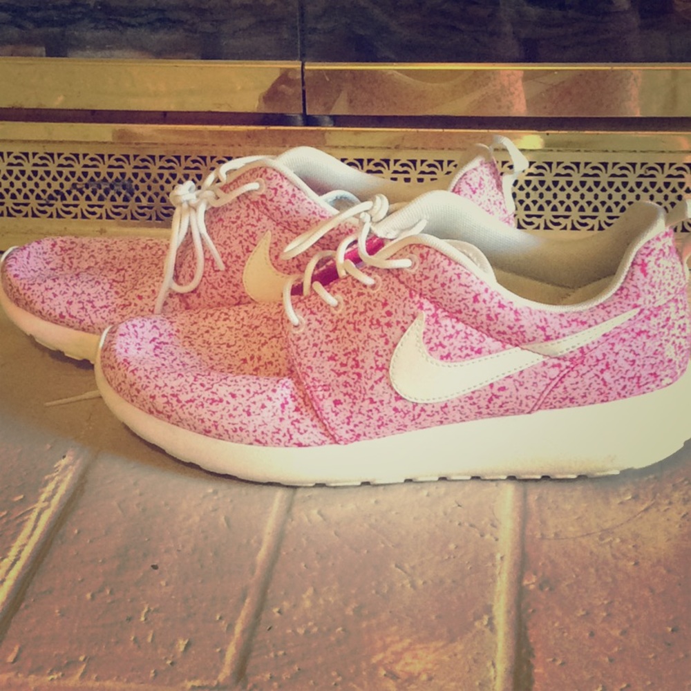 Pink speckled nike shoes - in great shape !